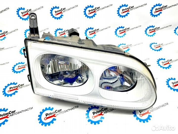 Фара правая Mitsubishi Delica PA3V