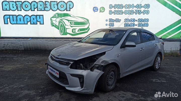 Накладка левая Kia Rio 4 84790H0000. Сломано крепл