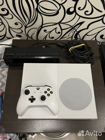 Xbox One s 1tb + Kinect