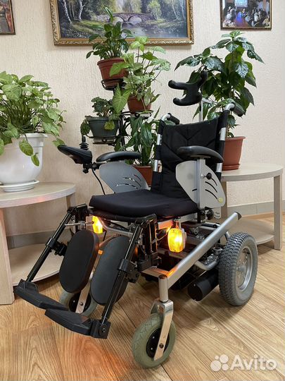 Инвалидная кресло коляска с электроприводом