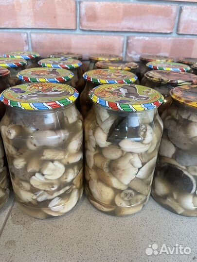Грибы маринованные, банки 1 литр