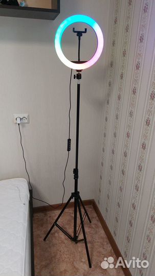 Кольцевая лампа 26см со штативом