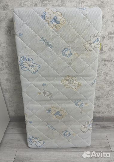 Детская кроватка с маятником