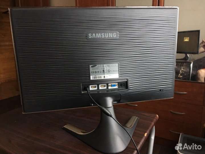 Монитор TFT 21.5