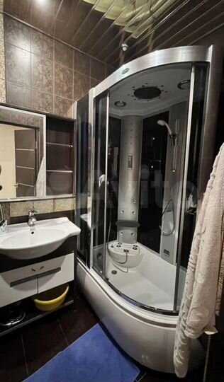 2-к. квартира, 71 м², 1/5 эт.