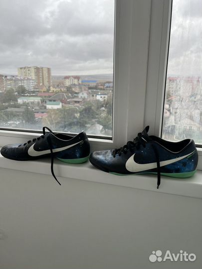 Футбольные бутсы nike