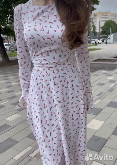 Платье с тюльпанами