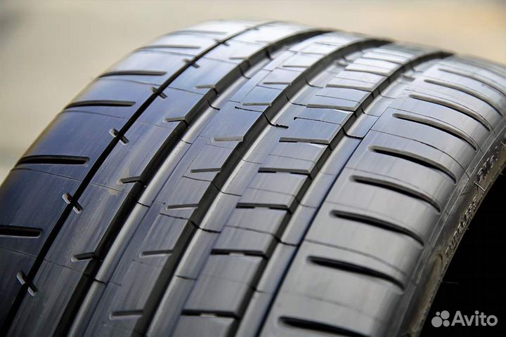 Michelin Pilot Super Sport 295/35 R19 104Y