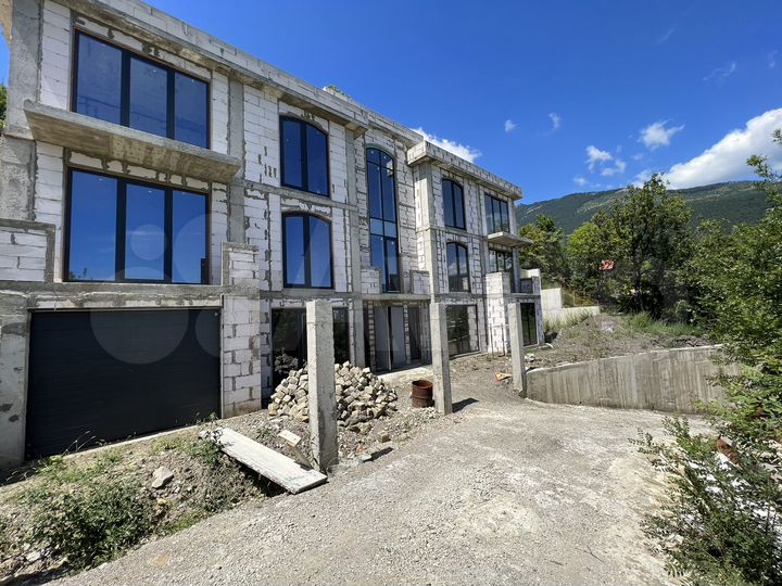 Дом 320 м² на участке 7 сот.