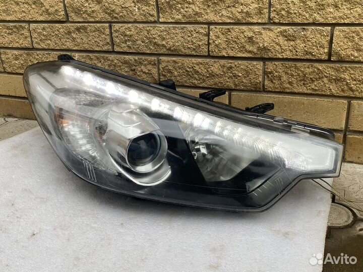 Фара ксенон правая KIA Cerato 3 (YD) LED дхо
