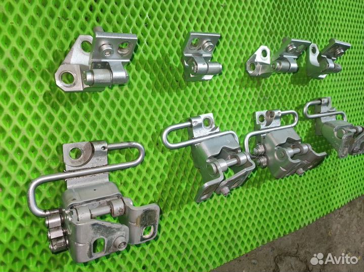 Петля двери передней задней Volkswagen Golf Plus