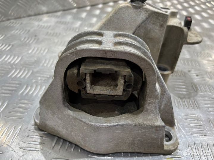 Кронштейн двс Renault Duster 1.6