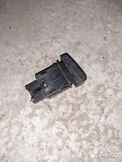 Кнопка аварийки на Мазда 3 бк,Mazda 3 BK