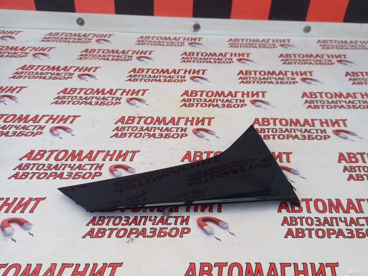 Накладка крышки багажника правая Voyah Free