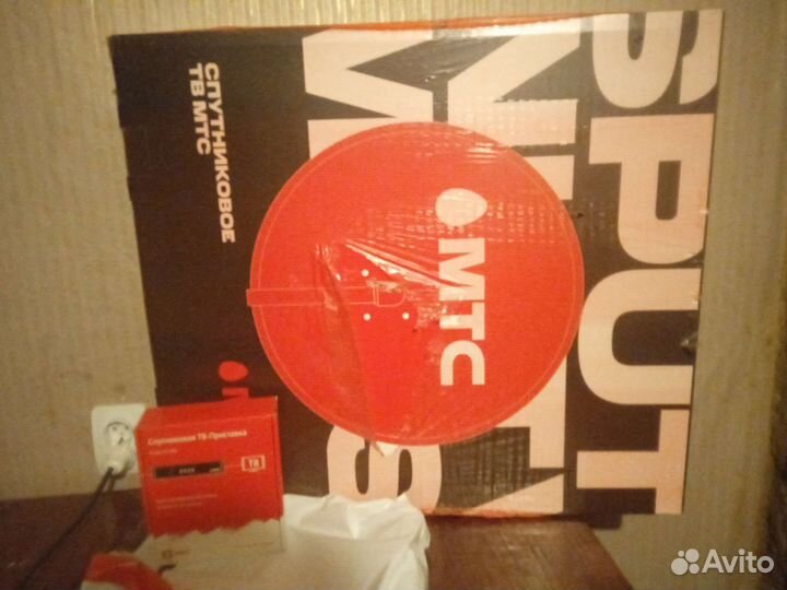 Спутниковая тарелка и приëмник