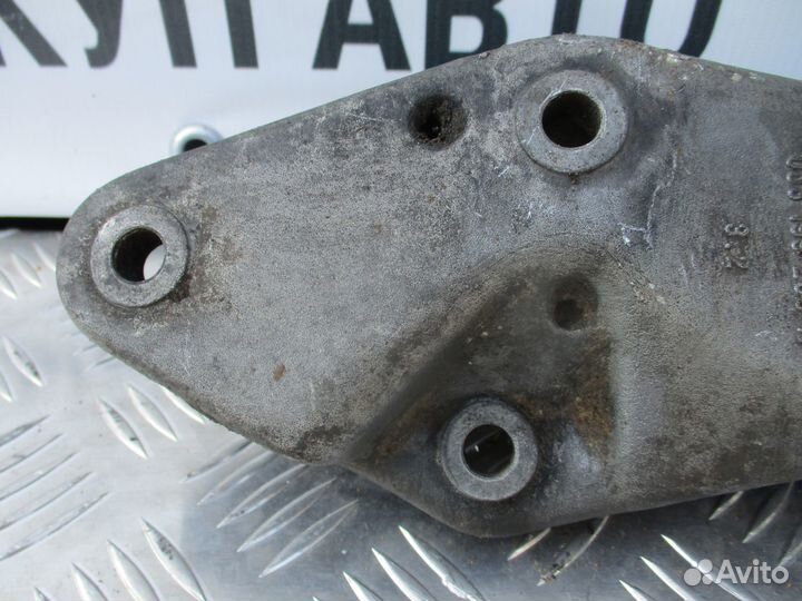 Кронштейн двигателя Volkswagen Transporter T3