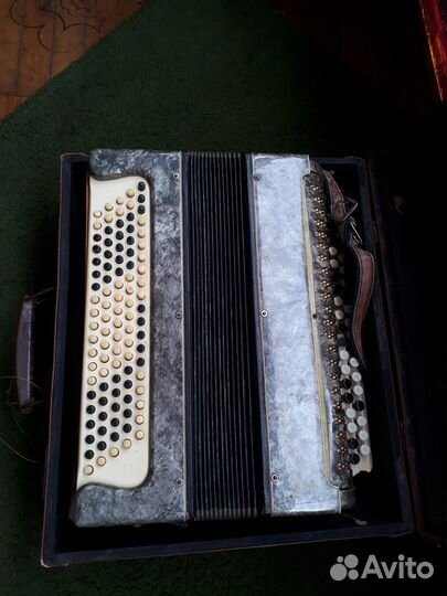 Баян в чемодане и самоучитель 