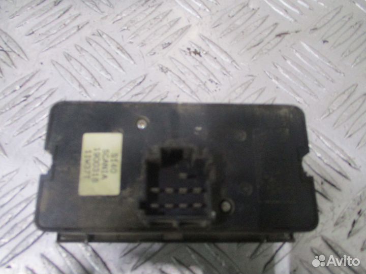 Панель управления дополнительным светом Scania 190