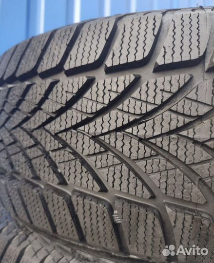 Goodyear UltraGrip Ice 2 215/55 R17