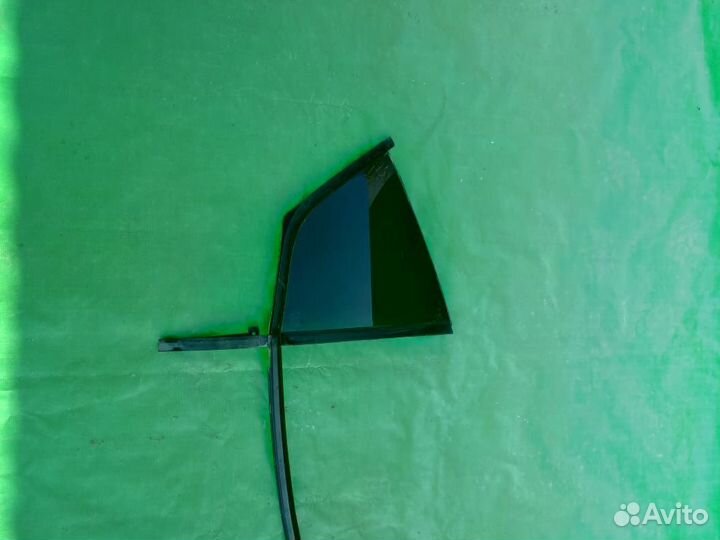 Форточка двери задней правой Skoda Oktavia A7