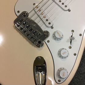 G&L Tribute Legacy Gloss White MP