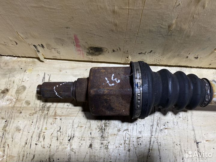 Приводной вал левый Citroen C5 2,2 дизель АКПП 71