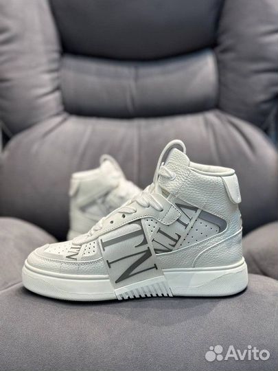 Кроссовки valentino