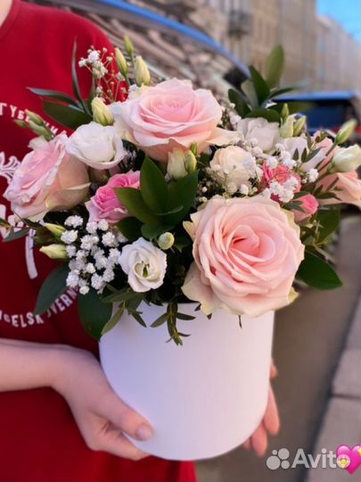 Цветы в шляпной коробке