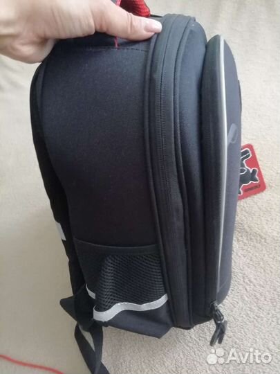 Рюкзак, брюки, поло, кроссовки