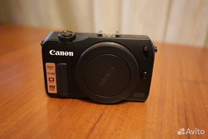 Камера Canon EOS M