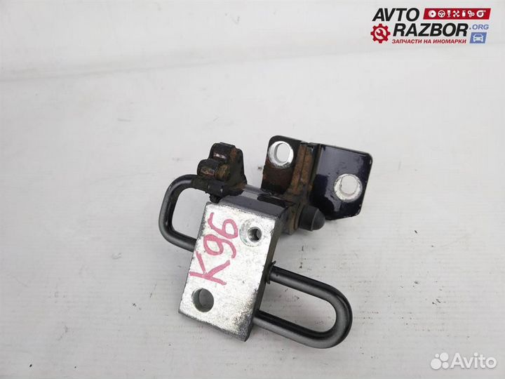 Петля двери VW Passat (B6) 2005-2010