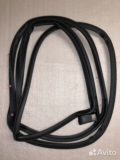 Уплотнитель toyota corolla verso 678720F010