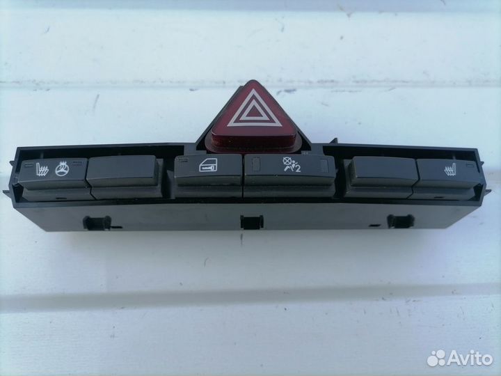 Кнопка аварийной сигнализации Opel Corsa D