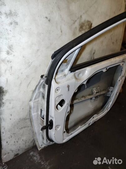 Дверь передняя правая Hyundai i40 с дефектом