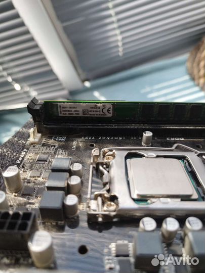 Материнская плата с процессором и памятью