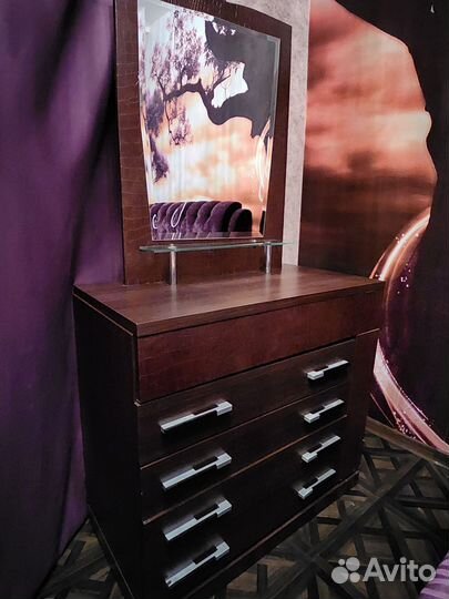 Трюмо с зеркалом