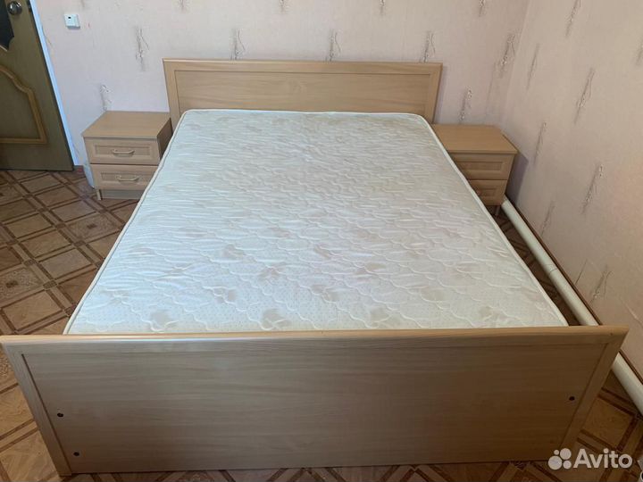 Кровать двухспальная с матрасом бу 140 200
