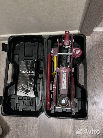 Домкрат подкатнойгидравлический