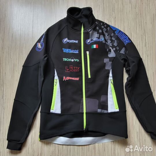 Разминочный костюм для зимних видов спорта