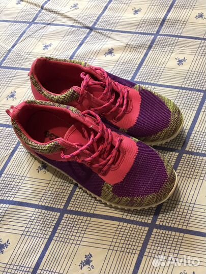 Кроссовки женские