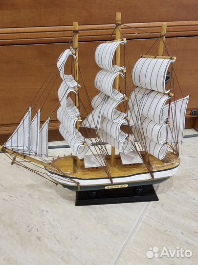 Корабль сувенирный