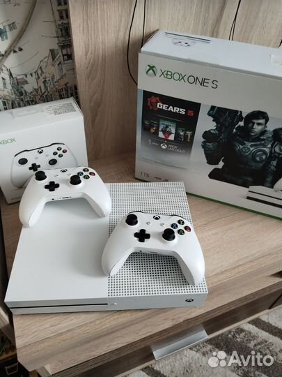 Xbox One s 2 геймпада 1tb
