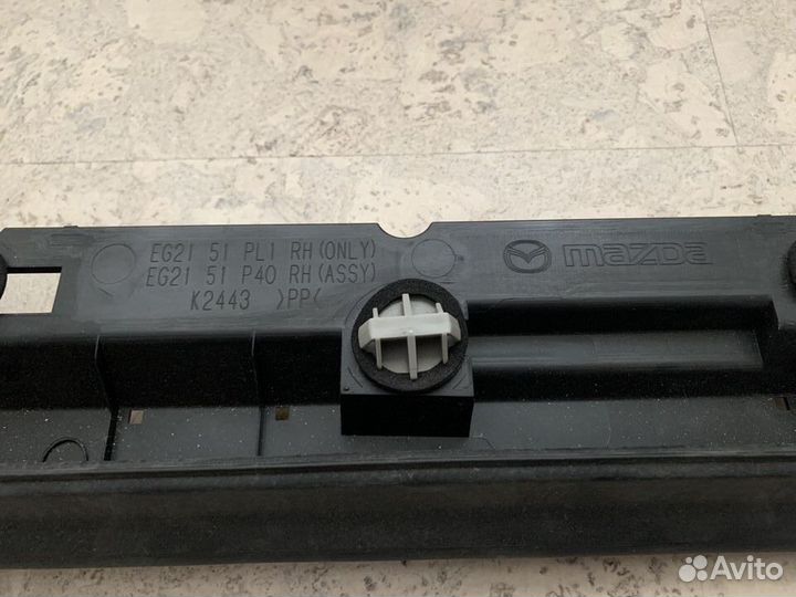 Накладка порога правая Mazda CX-7 (EG21-51-P40)