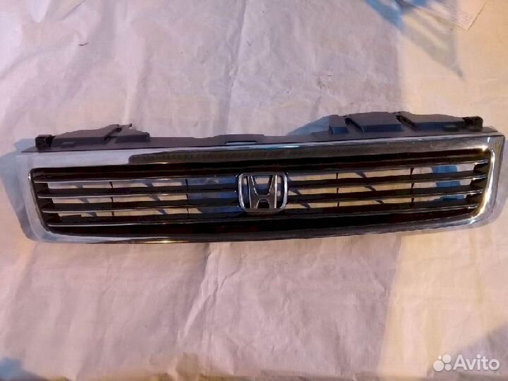 Решетка радиатора Honda Stepwgn RF1RF2