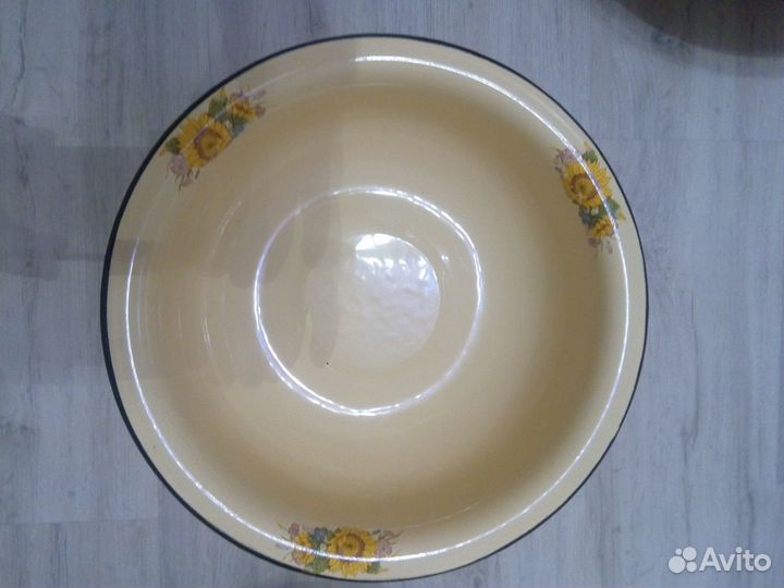 Эмалированные тазики,нов,разного объема,цвет.ссср