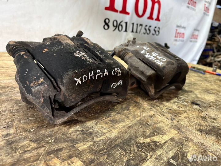 Суппорт передний левый правый Honda CRV RD1