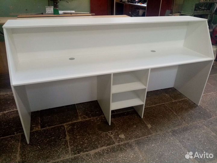 Стойка ресепшн на 2 рабочих места, новая