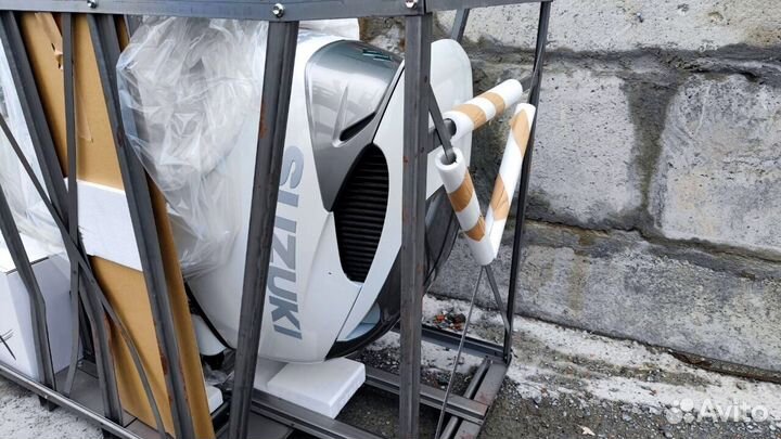 Мотор лодочный Suzuki DF325ATX белый, в наличии