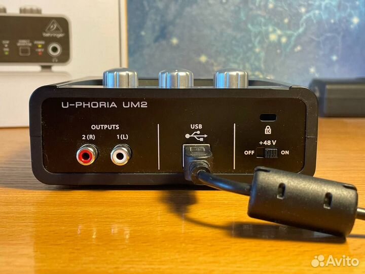 Звуковая карта Behringer U-phoria UM2