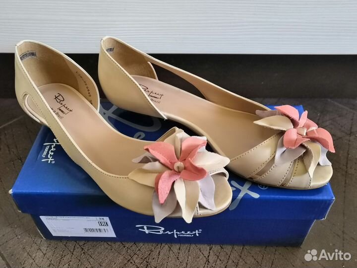 Полуоткрытые женские туфли 36